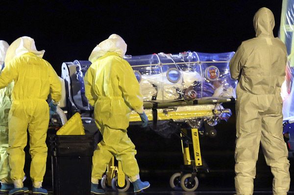 Trzy kolejne osoby zagrożone Ebolą w Hiszpanii. Oburzenie i protesty w kraju