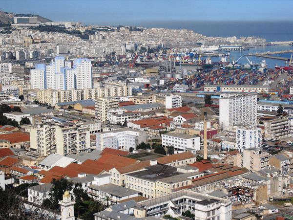 Sześciu zabitych, 420 rannych wskutek paniki po trzęsieniu ziemi w Algierii