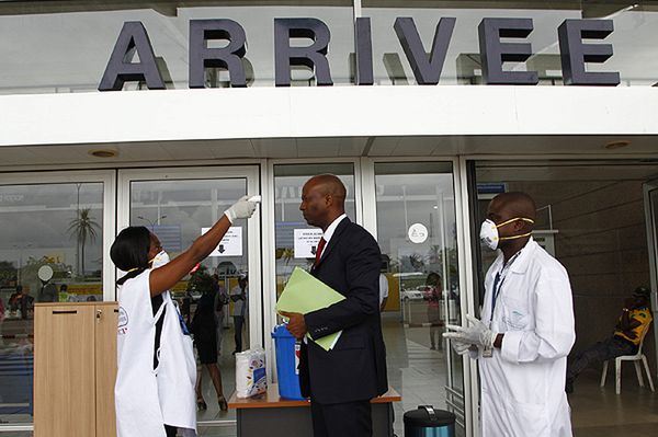 WHO wzywa do kontroli pasażerów w krajach dotkniętych wirusem Ebola