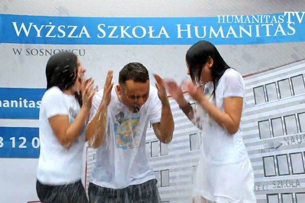 Humanitas nominuje w Ice Bucket Challenge polityków i dziennikarzy