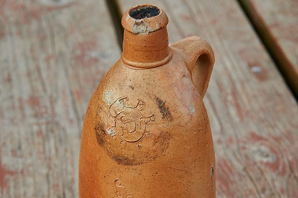 Badania potwierdzają - w 200-letniej butelce wydobytej z Bałtyku był gin