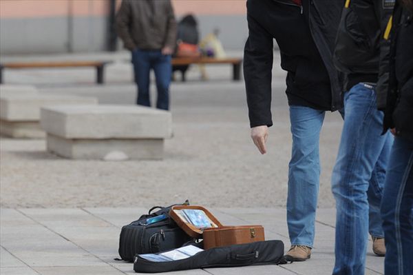 Studencki sposób na letni zarobek - uliczne muzykowanie