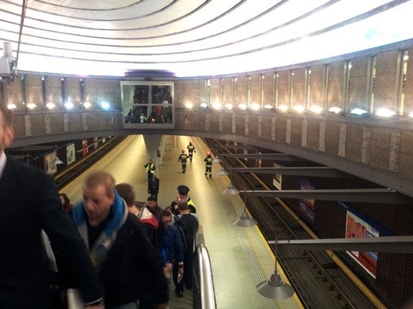 Metro znów stanęło w Warszawie. Czuć było zapach gazu