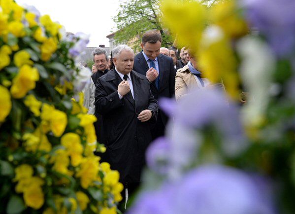 Prezes PiS Jarosław Kaczyński złożył kwiaty przed pomnikiem Jana Pawła II w Wadowicach
