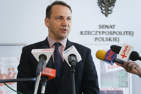 "Corriere della Sera": Sikorski na szefa unijnej dyplomacji