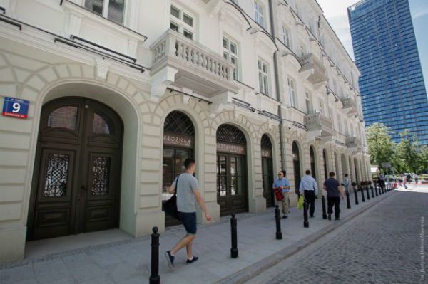 Warszawa: ulica Próżna po rewitalizacji