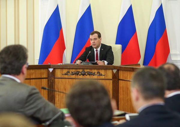 Ukraina potępia wizytę premiera Rosji na Krymie