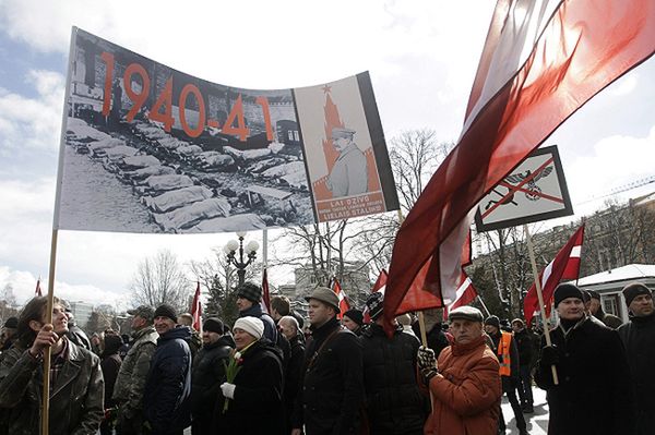 Przemarsz b. łotewskich członków SS - "wodą na młyn propagandy Putina"