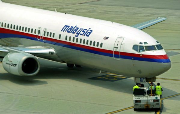 Samolot linii Malaysia Airlines z 239 osobami na pokładzie runął do morza?