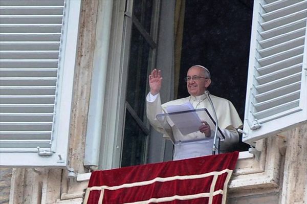 Papież z kardynałami pojedzie autokarem na rekolekcje