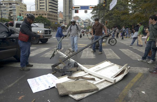 Wenezuela: opozycja stawia barykady na ulicach Caracas