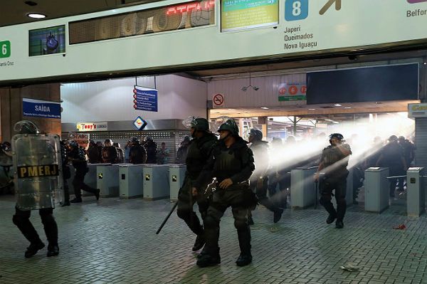 Protesty przeciw podwyżce cen biletów