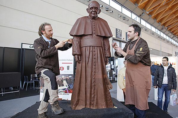 Czekoladowa statua papieża Franciszka