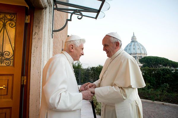 Dwie rewolucje w Watykanie: ustąpienie Benedykta XVI i "efekt Franciszka"