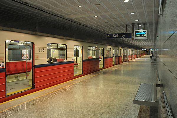 Ewakuacja stacji metra Młociny w Warszawie