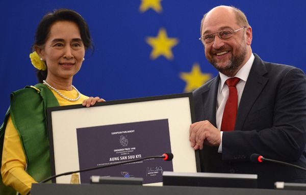 Po 23 latach Aung San Suu Kyi odebrała Nagrodę Sacharowa