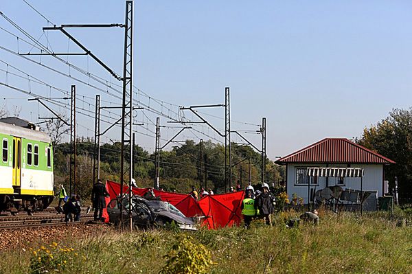 Tragedia na torach w Kozerkach. Są zarzuty dla dróżnika