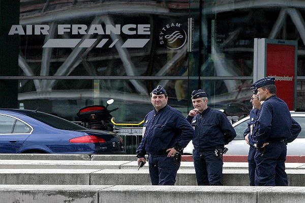Francja: ponad tonę kokainy skonfiskowano na paryskim lotnisku