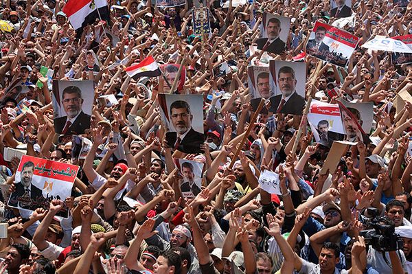Rośnie napięcie w Egipcie. "Wyjdziemy na ulice. Jesteśmy żołnierzami Mursiego"