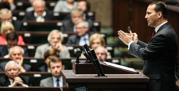 Sikorski ws. zbrodni wołyńskiej: "ludobójstwo" mogłoby wywołać tam awanturę