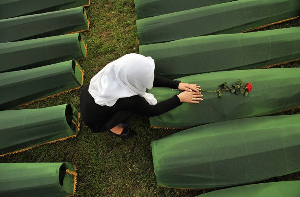 BiH: tysiące ludzi na obchodach 18. rocznicy masakry w Srebrenicy
