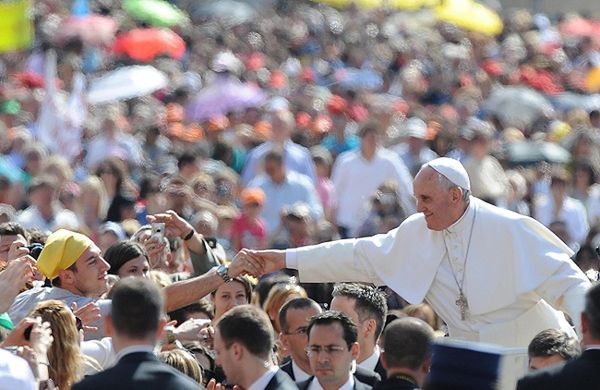 Watykan: na świecie jest 1 miliard 214 milionów katolików