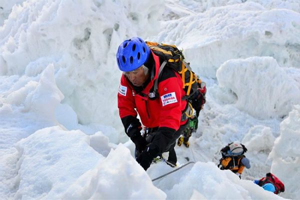 80-letni Japończyk najstarszym zdobywcą Mount Everest