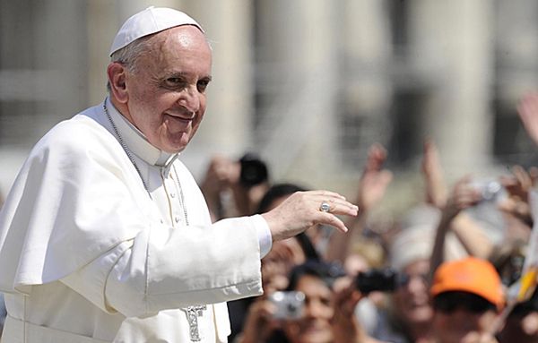 Papież: "tysiąckrotnie" wolę Kościół narażony na wypadki, niż chory