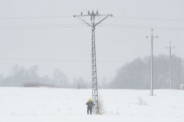 Zima nie odpuszcza; kilka tysięcy mieszkańców Mazowsza bez prądu