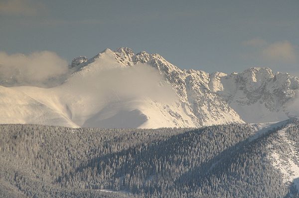 80 cm śniegu na Kasprowym Wierchu; w Zakopanem 25 cm