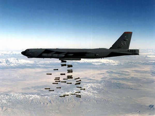 Amerykańskie bombowce strategiczne B-52 nad Koreą Południową