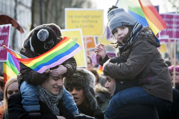 Francuzi manifestowali poparcie dla legalizacji małżeństw homoseksualnych