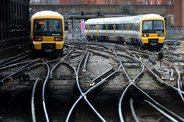 Ewakuowano dworzec Victoria Station w Londynie z powodu pożaru pociągu