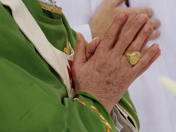 Twórca papieskiego pierścienia apeluje do Watykanu, by go zachować