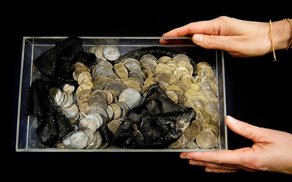 W Rotterdamie znaleziono XVI-wieczne monety ukryte w bucie