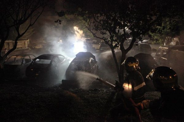 Francja: ponad tysiąc spalonych aut po nocy sylwestrowej