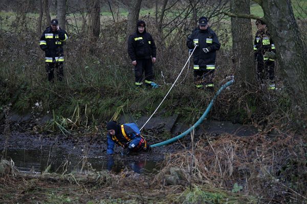 Śledztwo ws. zabójstw dzieci w Hipolitowie.Koniec poszukiwań w stawie