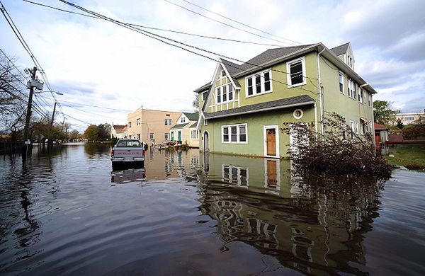 Rośnie liczba ofiar huraganu Sandy. W Nowym Jorku zginęło co najmniej 37 osób