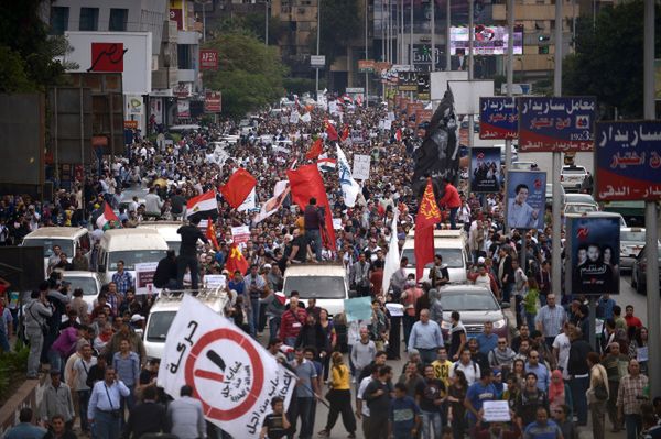 Egipt: prezydent Mursi przemawia do zwolenników; przeciwnicy protestują