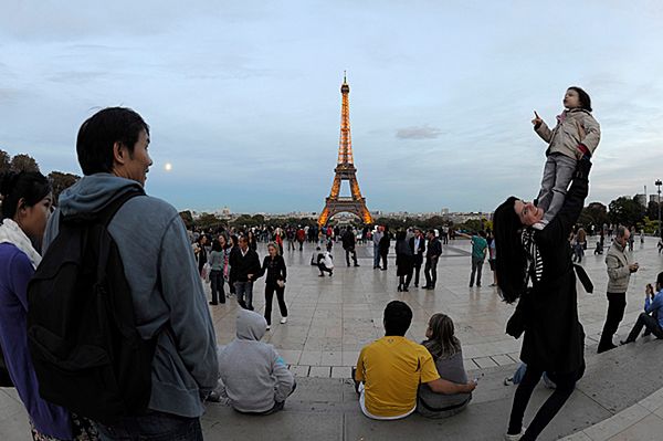 Licealiści polecieli na wagary do Paryża