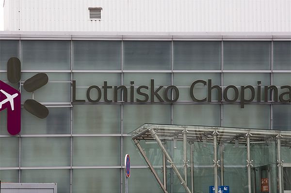 Chaos i bezradność na lotnisku Chopina