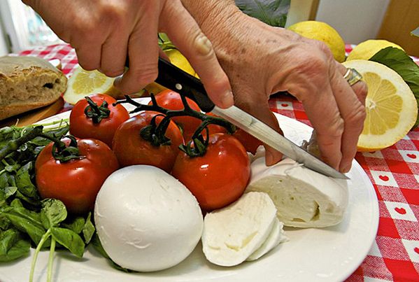 Włoska mafia niszczy prawdziwy włoski skarb - mozzarellę