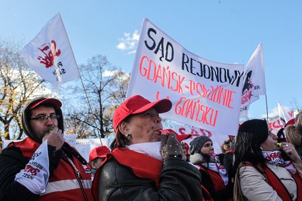 Protest pracowników sądownictwa na ulicach Warszawy