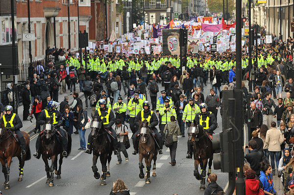 Gorąco w Londynie - tłumy studentów wyszły na ulice