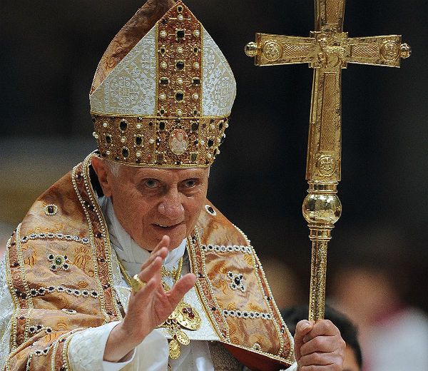 "Pragnęli zobaczyć papieża". Kogo odwiedzi Benedykt XVI?