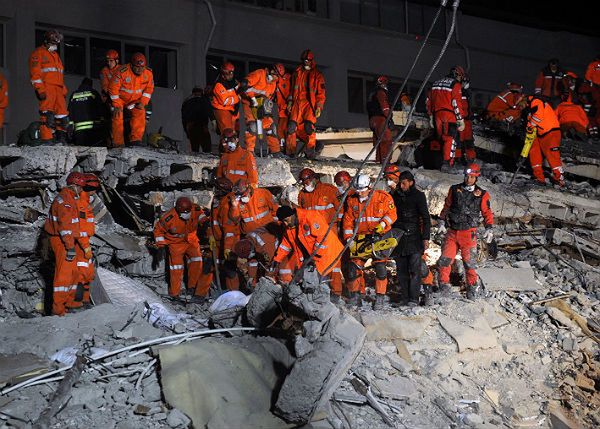 Trzęsienie ziemi w Turcji, już 27 ofiary śmiertelne