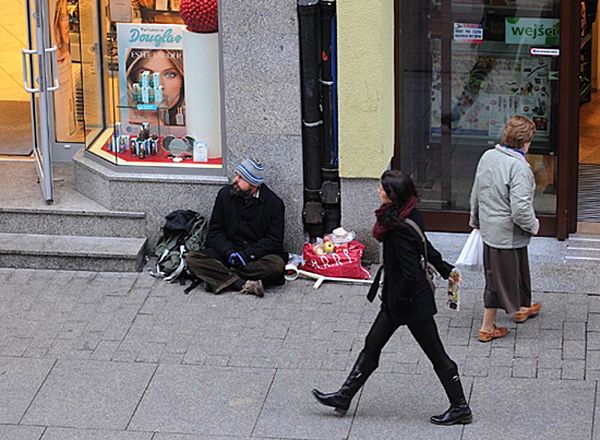 ISP: 80 proc. uchodźców w Polsce mieszka w trudnych warunkach