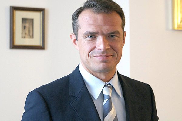 Naczelny "Wprost" pozwał ministra Nowaka