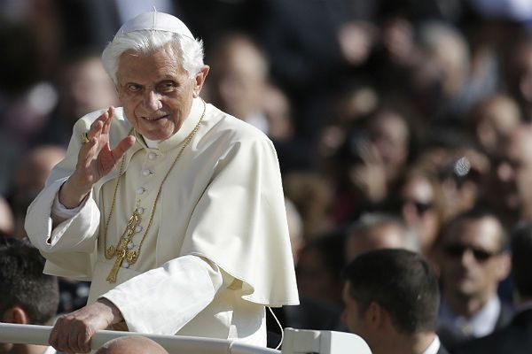 Papież Benedykt XVI po raz pierwszy udzielił błogosławieństwa w języku arabskim
