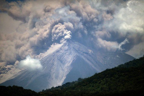 Ponad 33 tys. ludzi ucieka przed erupcją wulkanu w Gwatemali
